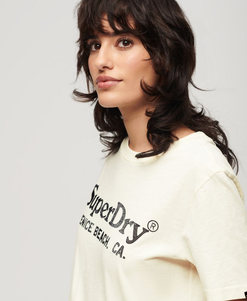 Camiseta-Manga-Corta-Para-Mujer-Metallic-Venue-Relaxed-Tee